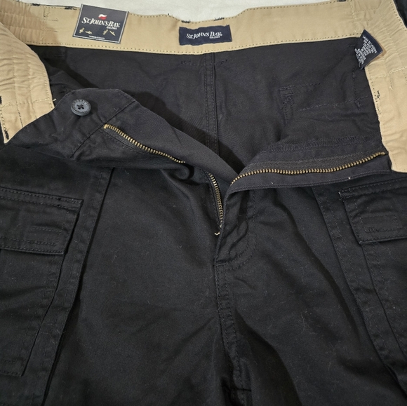 St. Johns Bay Mens Black Cargo Hiking Short (NWT) - Picture 3 of 9
